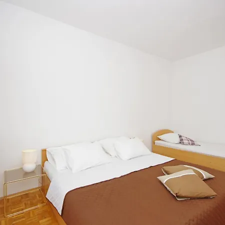 With Parking Space Pirovac, Sibenik - 23330 *