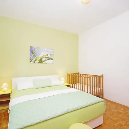 Apartment With A Parking Space Pirovac, Sibenik - 23330 Pirovac