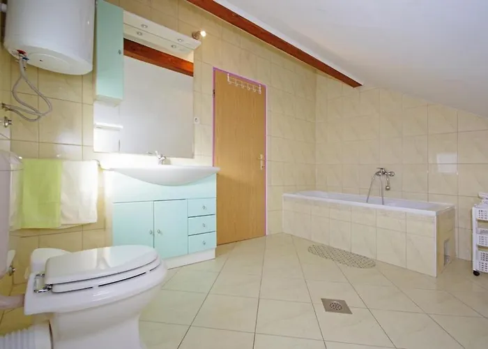 Appartement With Parking Space Pirovac, Sibenik - 23330