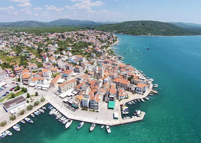 Appartamento With Parking Space Pirovac, Sibenik - 23330